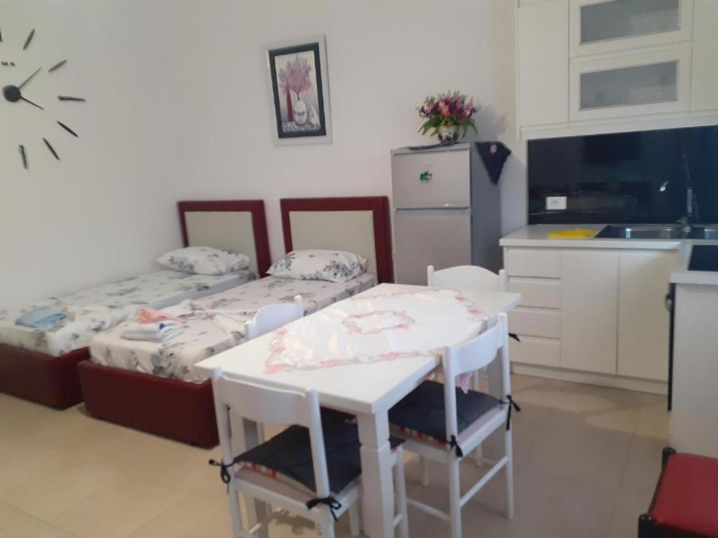 Apartments Denis Ксамил Екстериор снимка