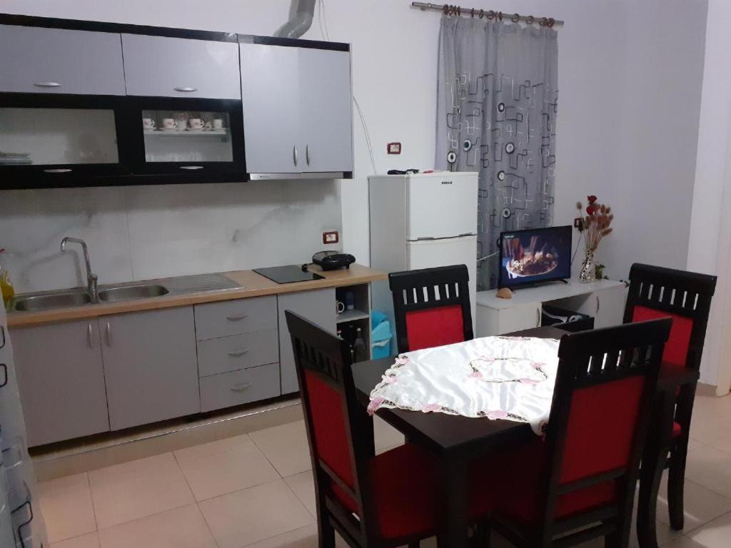 Apartments Denis Ксамил Екстериор снимка