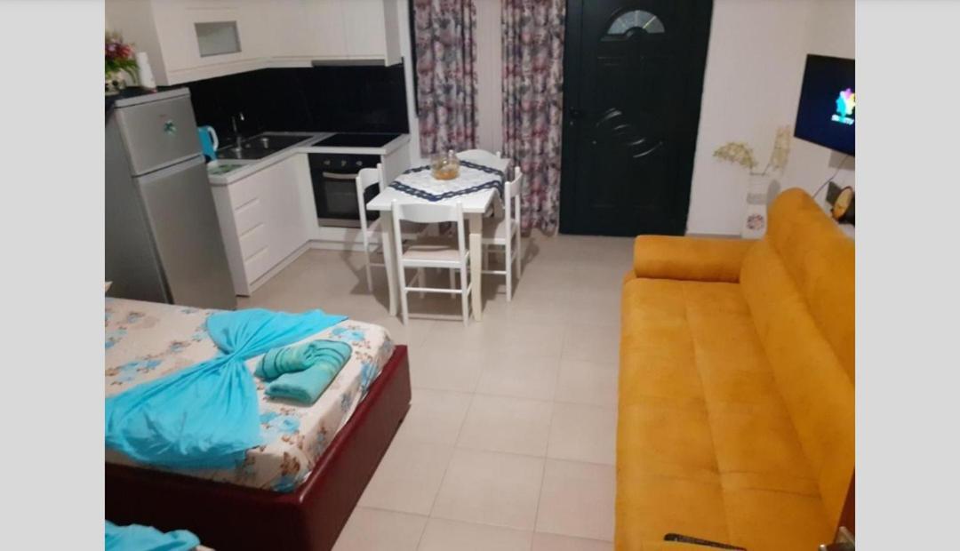 Apartments Denis Ксамил Екстериор снимка